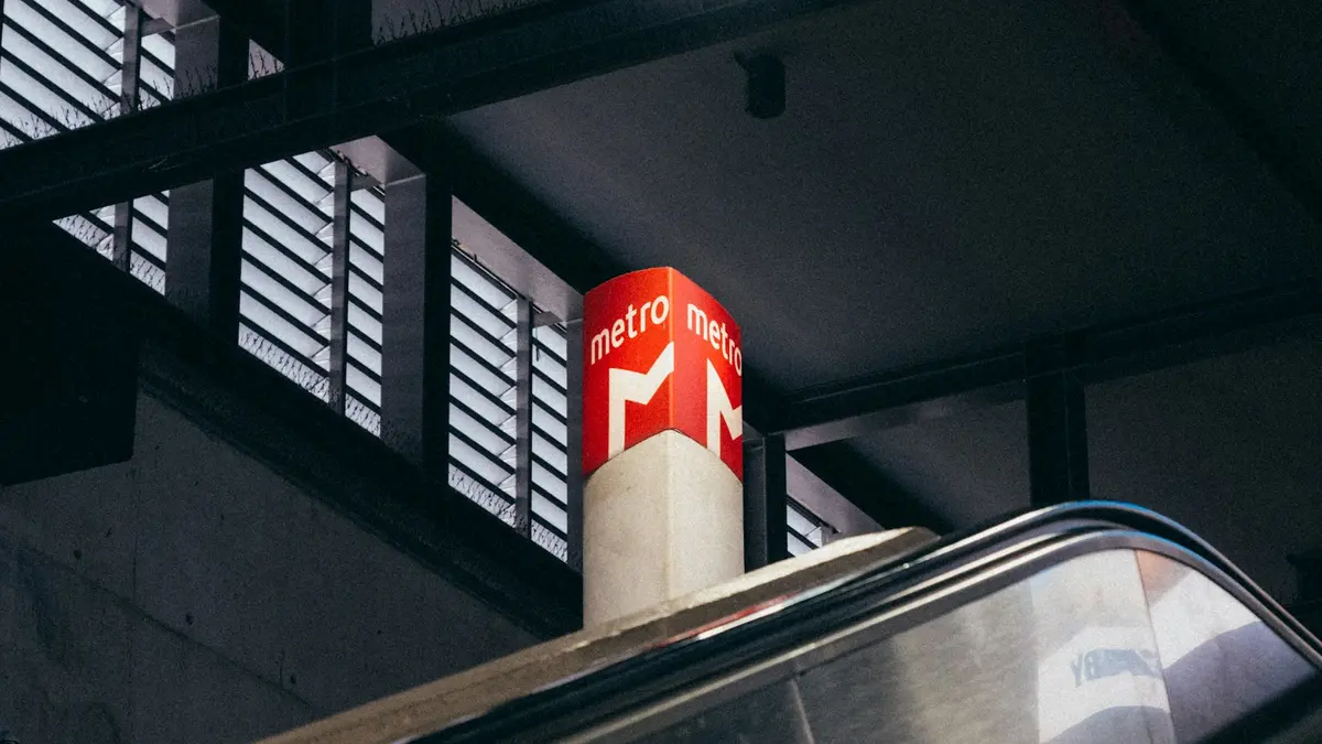 Red Lisbon Metro sign above an escalator at Cais do Sodré