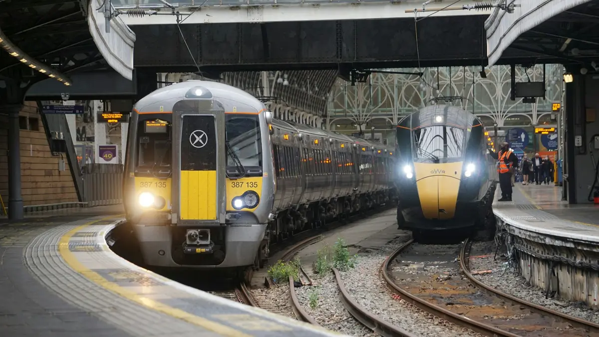 Heathrow Express Class 387 and a GWR train on neighboring platforms at London Paddington Station