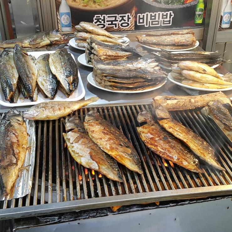 Charcoal grilled fish in Dongdaemun Grilled Fish Alley Seoul