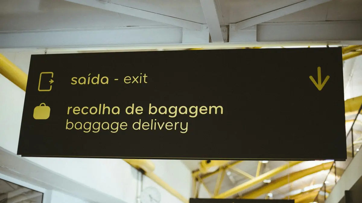 Portuguese and English signs for the exit and baggage delivery at Lisbon airport