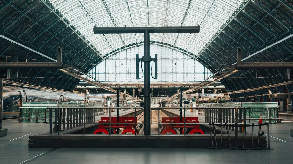 Mainline platforms beneath the arched glass-and-steel roof at St Pancras International