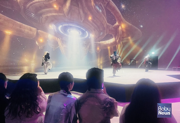 Humanoid robots performing onstage at Galaxy Robot Park in Seoul